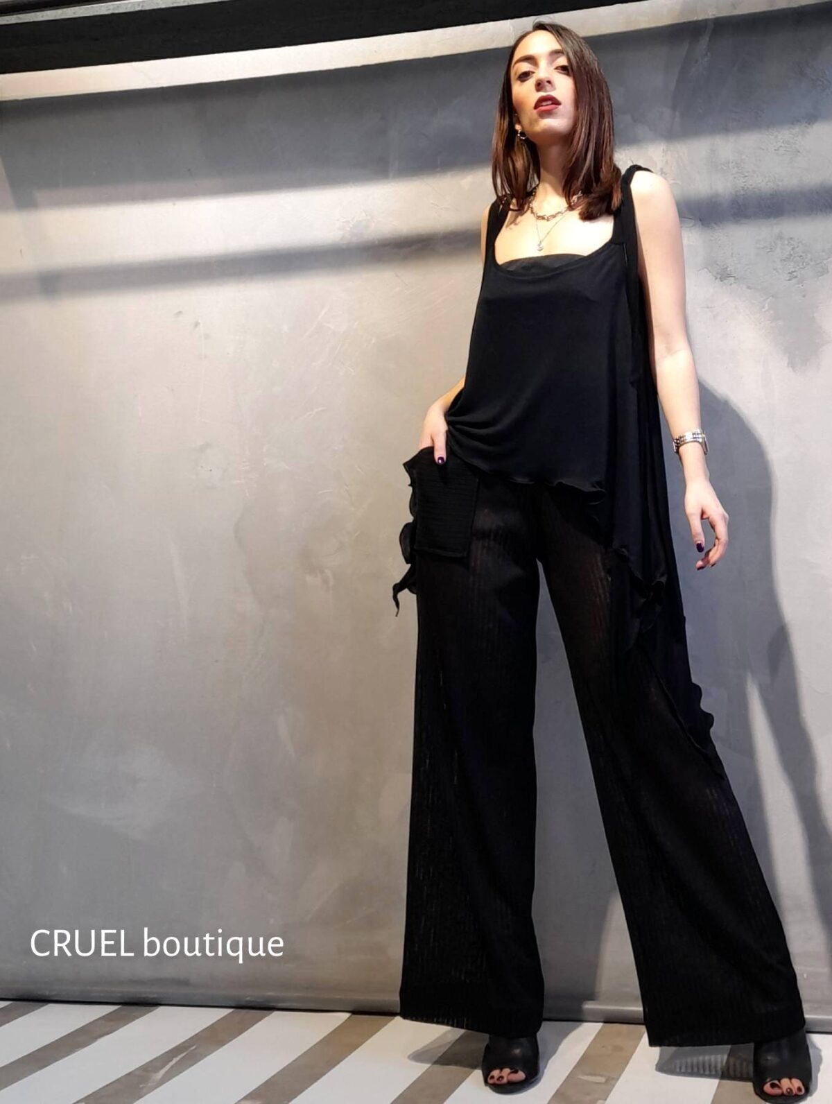 Cruel Asymmetric Top Black