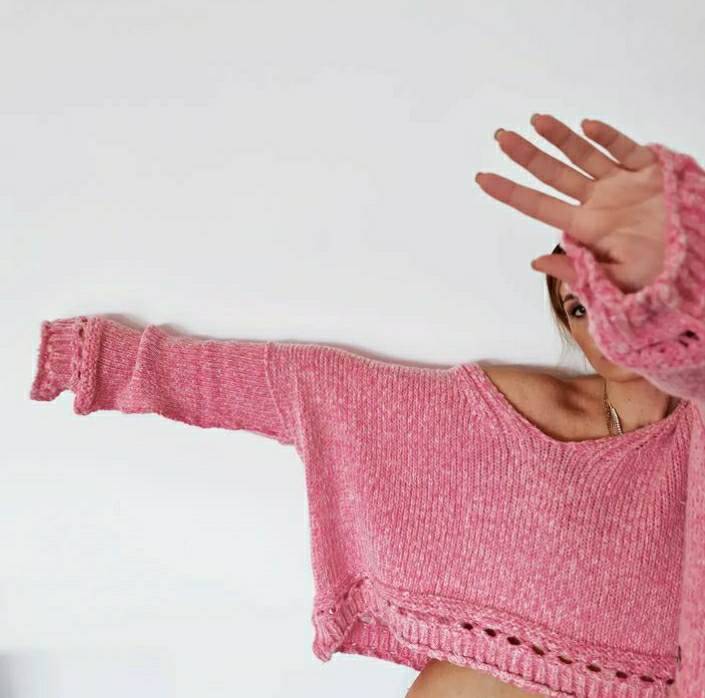 Knitted_blouse_pink_spring_summer_collection_oversize_onesize_streetstyle_ve_neck