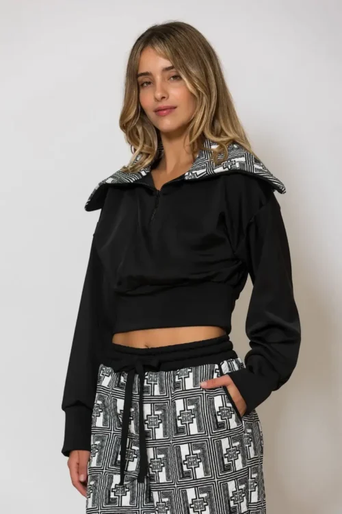 Less Sonder Feeling Crop Top