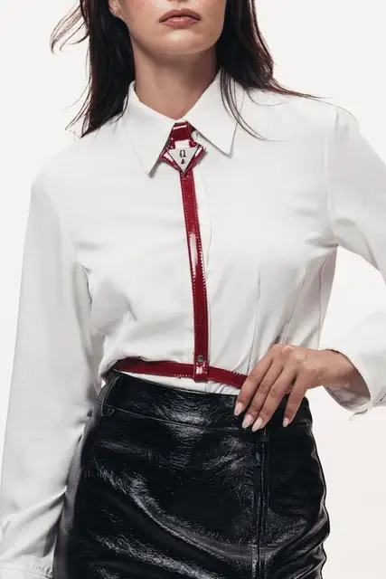 Queen Of Harns Scarlet Chocker