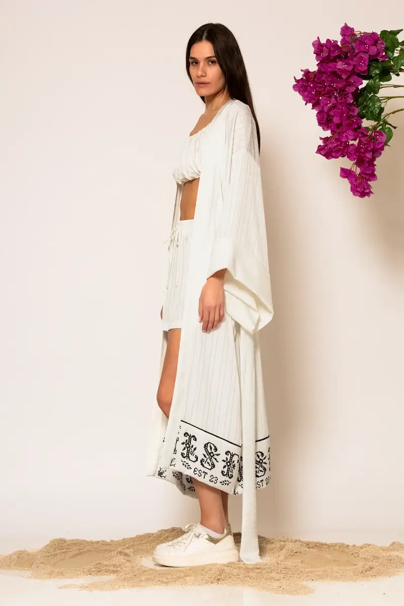 Less Sonder Feeling Long Satin Kimono